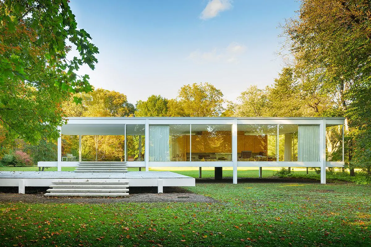 Farnsworth House designed by Ludwig Mies van der Rohe