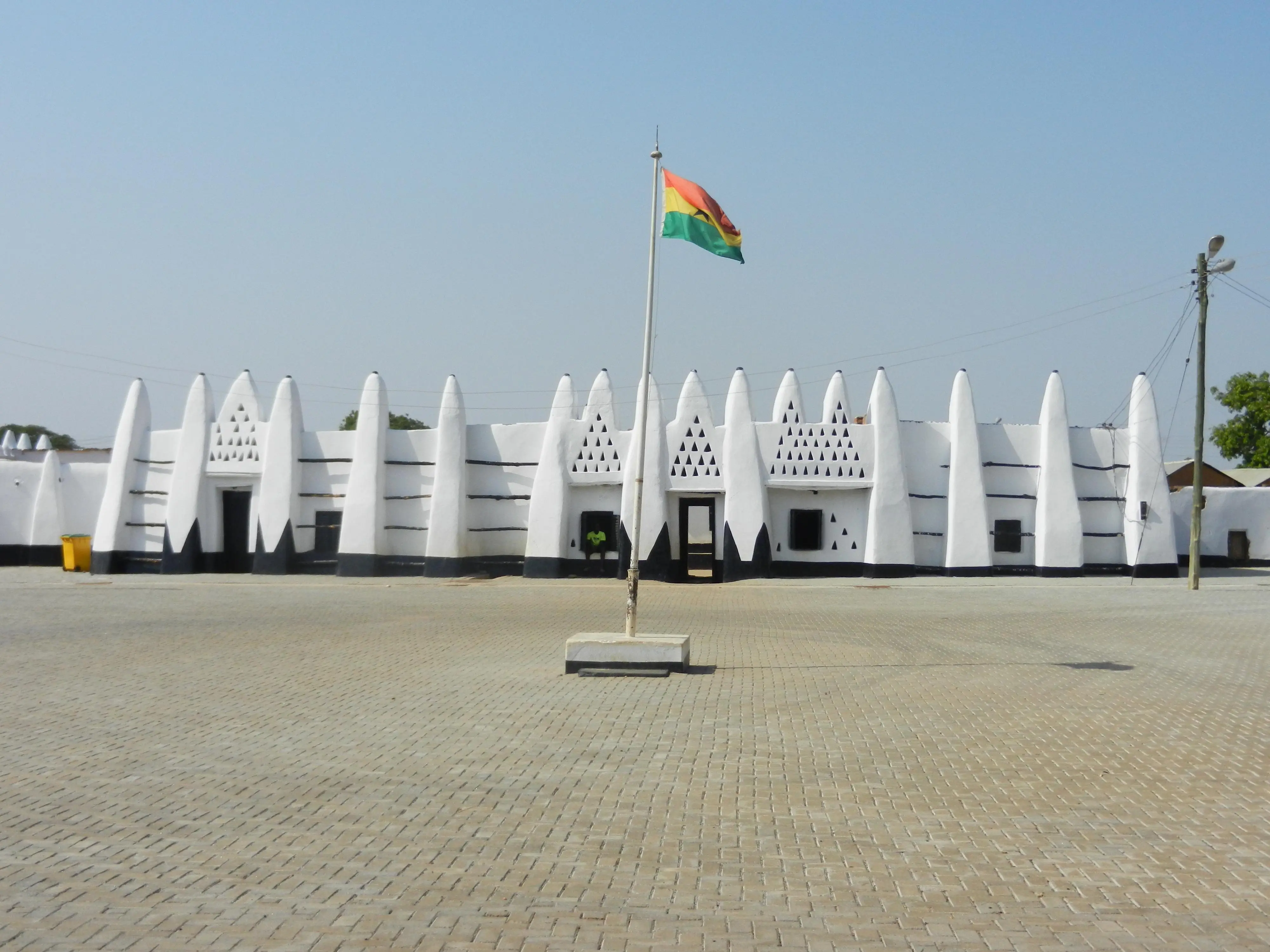 Wa Naa Palace, Wa, Ghana. Home of the King of the Wa. people. Sudano-Sahelian architecture according to what I could find.