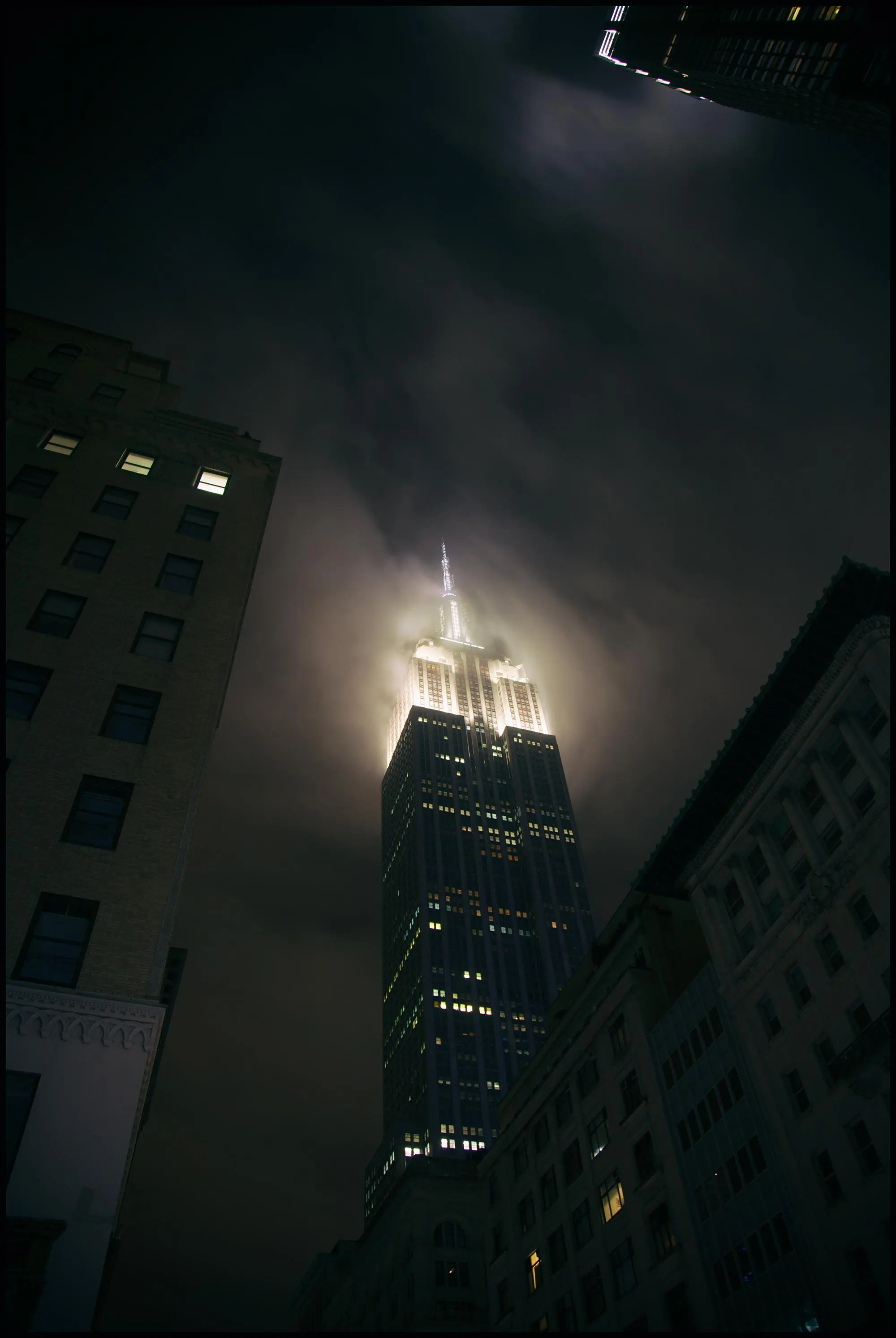 The Empire State Building on a strange night (OC)